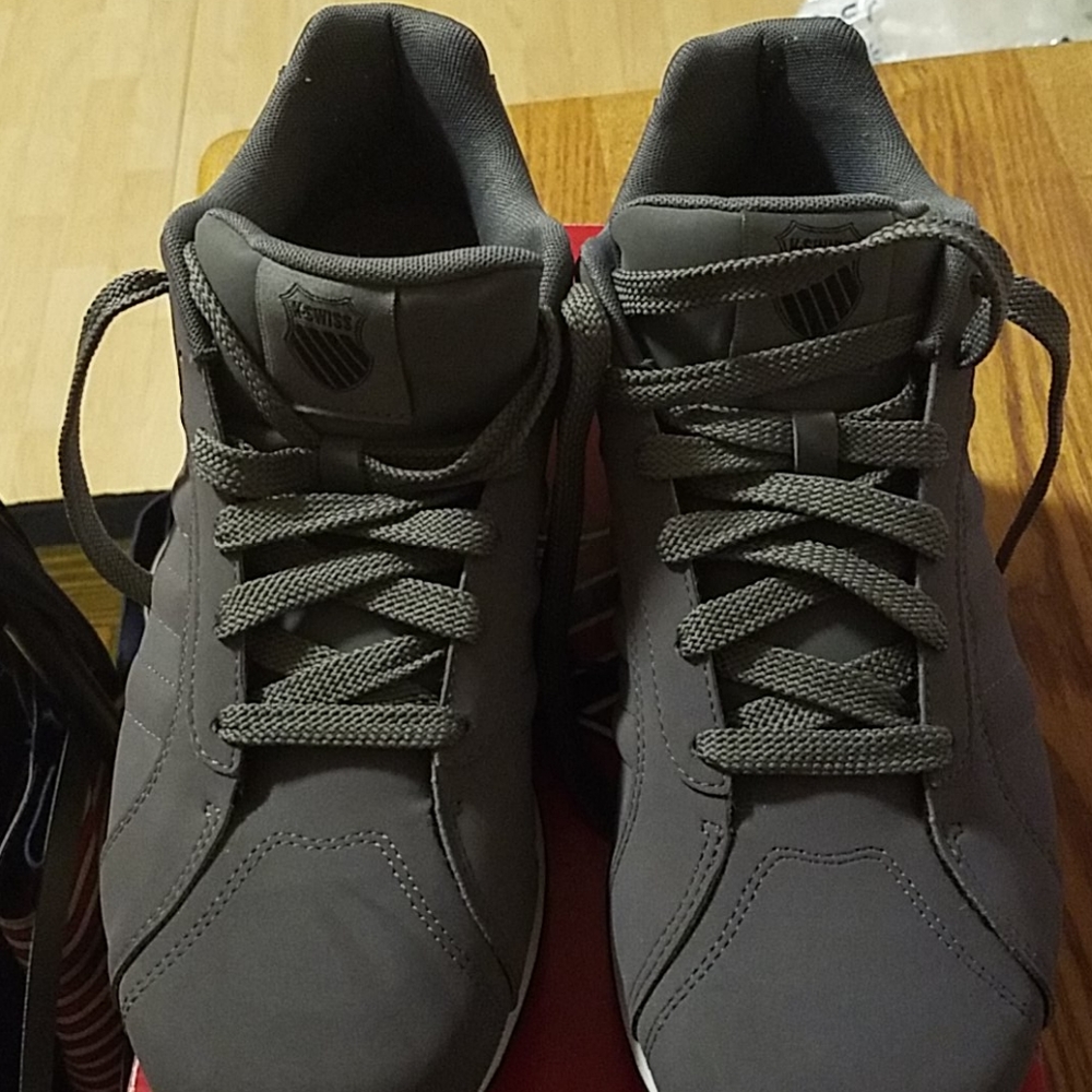 K Swiss low sneaker